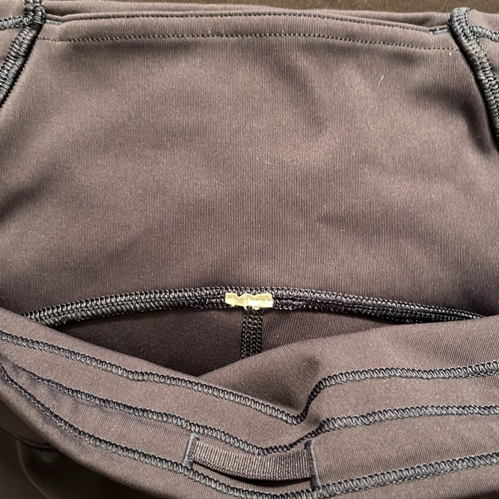 Lululemon Midnight Navy Train Times Crop 17” Size 8 Running Yoga Athletic Capri - Picture 8 of 13